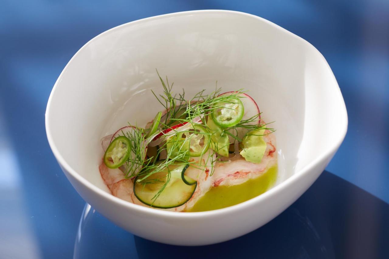 The Plaza Hotel Pioneer Park El Paso Eksteriør bilde A salad of cucumber, dill and salmon